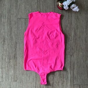 Essentials Crewneck Sleeveless Bodysuit 🩷